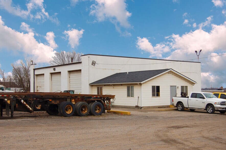 More Photos Of 1350 Kelly Ave, Akron Truck Terminal For Sale