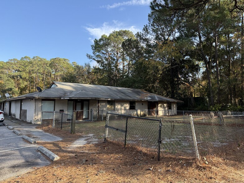 Primary Photo Of 127 Mathews Dr, Hilton Head Office For Sale