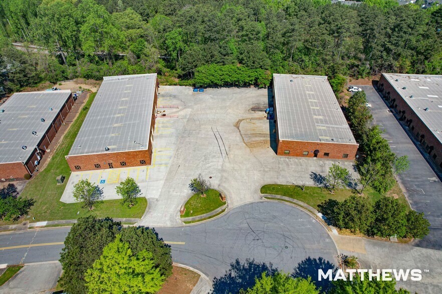 More Photos Of 1029 Industrial Ct, Suwanee Unknown For Lease