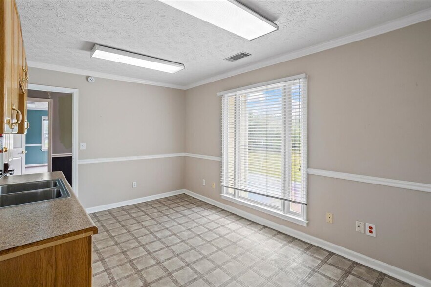 More Photos Of 883 Commerce Dr SW, Conyers Office For Lease