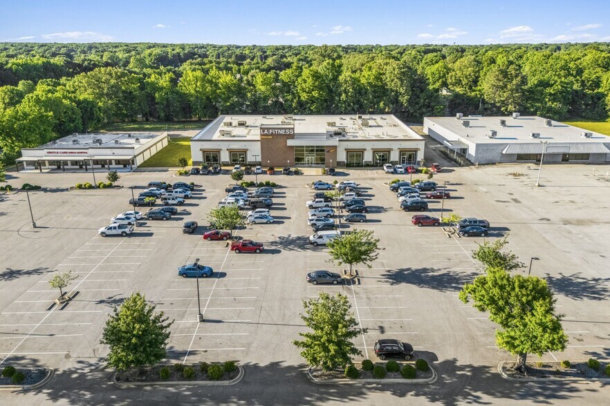More Photos Of 6050 Stage Rd, Bartlett Health Club For Sale