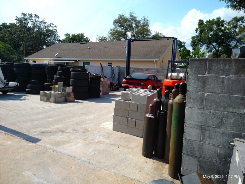 More Photos Of 715 W Waters Ave, Tampa General Retail For Sale