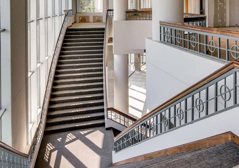 More Photos Of 26 Century Blvd, Nashville Office Residential For Lease