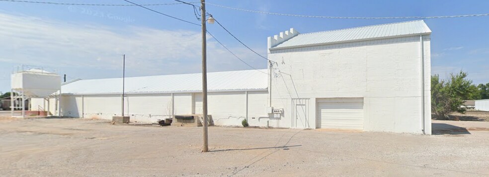 More Photos Of 202 E Charles Ave, Pauls Valley Warehouse For Lease