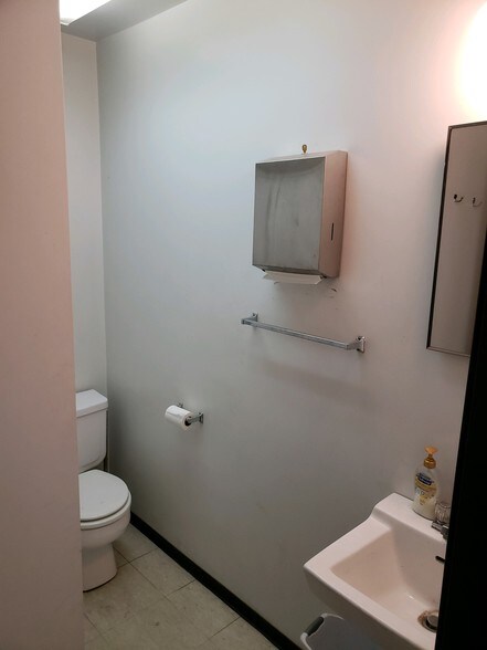 More Photos Of 3878-3898 S Jason St, Englewood Warehouse For Sale