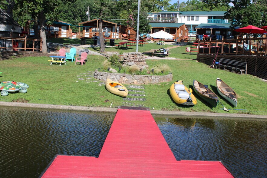 More Photos Of 1062 Susan Rd, Lake Ozark Hotel For Sale