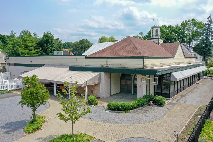 More Photos Of 221 South St, Oyster Bay Freestanding For Lease