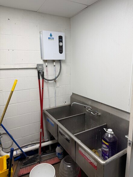 More Photos Of 1708 S Mobberly Ave, Longview Service Station For Sale