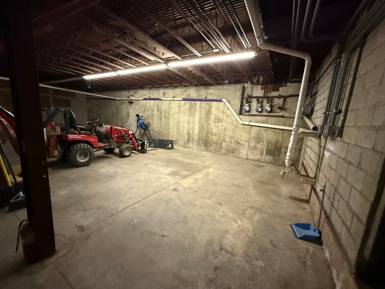 More Photos Of 461 Bridgeport Ave, Milford Unknown For Lease