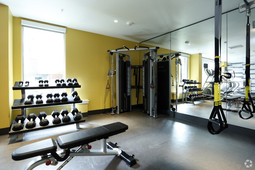 More Photos Of 2020 E Madison St, Seattle Apartments For Lease