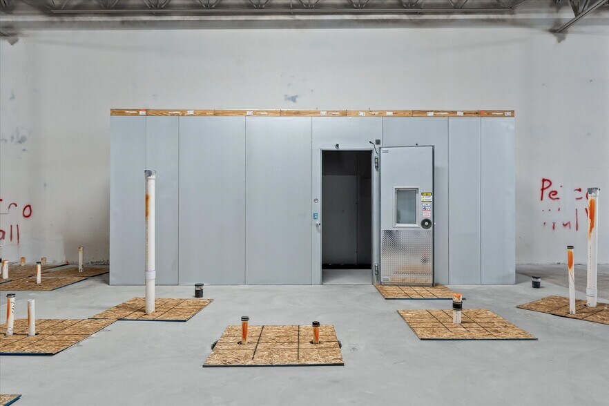 More Photos Of 2651 S Rochester Rd, Rochester Hills General Retail For Lease