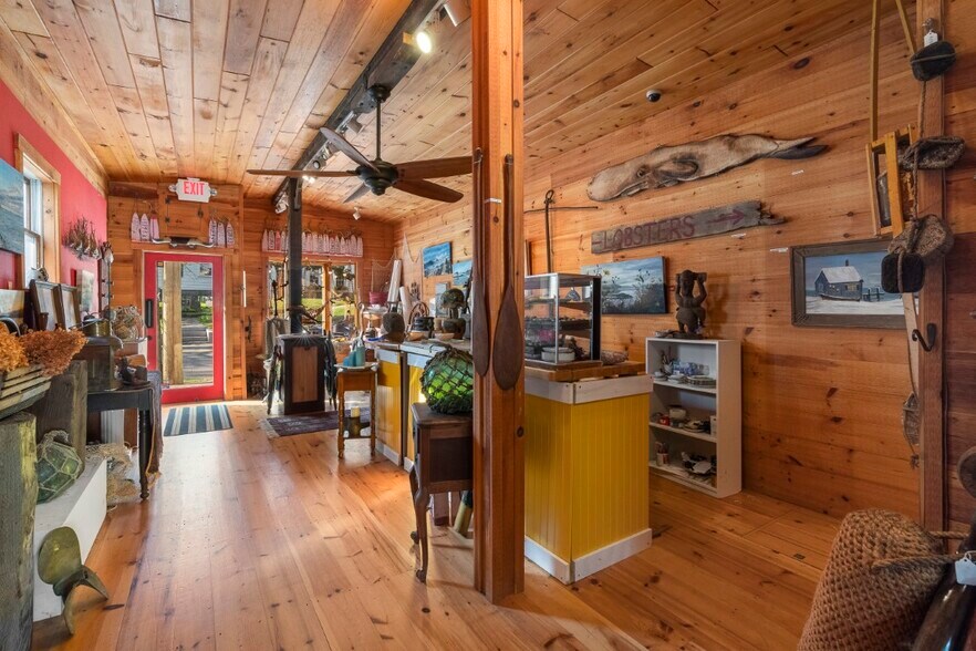 More Photos Of 10 McKown St, Boothbay Harbor Storefront For Sale