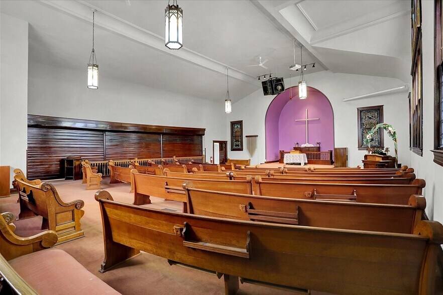 More Photos Of 300 E Third St, Carthage Religious Facility For Sale