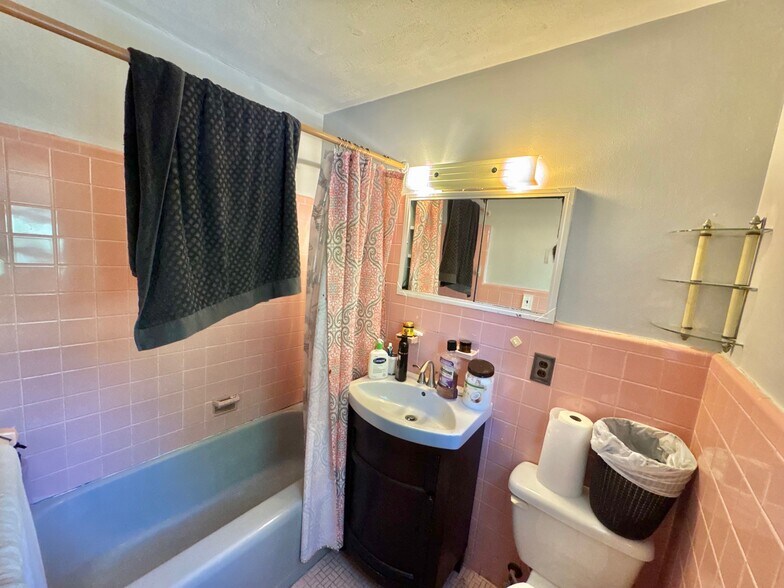 More Photos Of 329 Deer Park Rd, Dix Hills General Retail For Sale