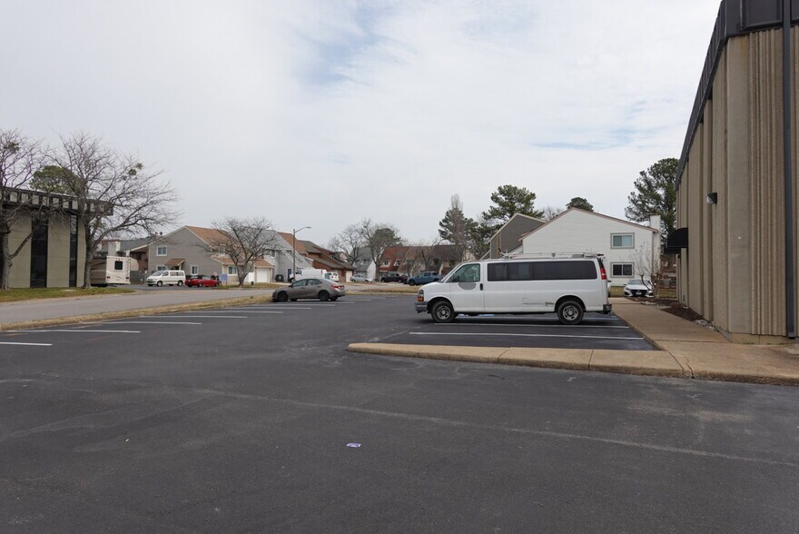 More Photos Of 4190 S Plaza Trl, Virginia Beach Office For Lease