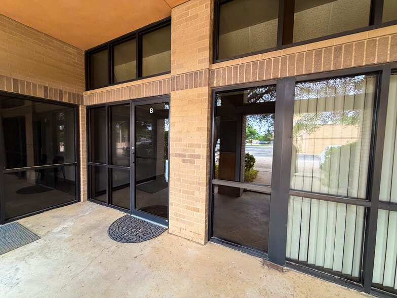 More Photos Of 3711 20th St, Lubbock Office For Sale