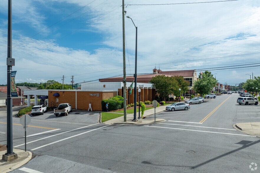 More Photos Of 501 2nd Ave N, Clanton Bank For Sale