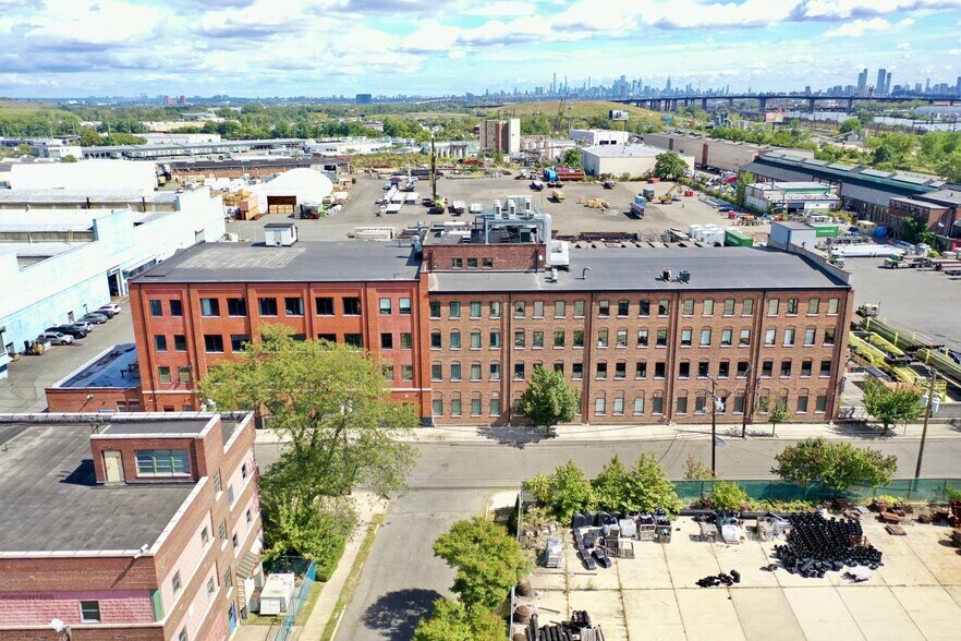 More Photos Of 401 Supor Blvd, Harrison Warehouse For Lease