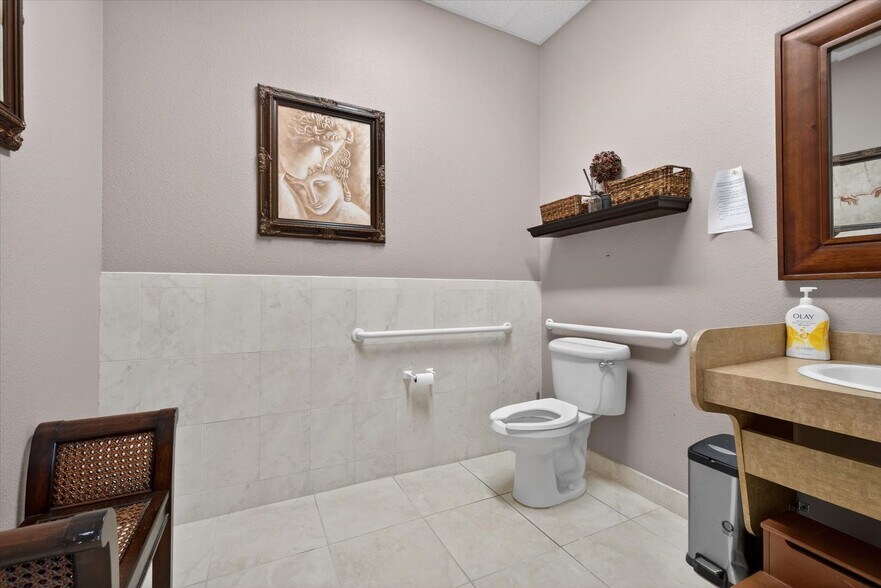 More Photos Of 14141 46th St N, Clearwater Medical For Sale
