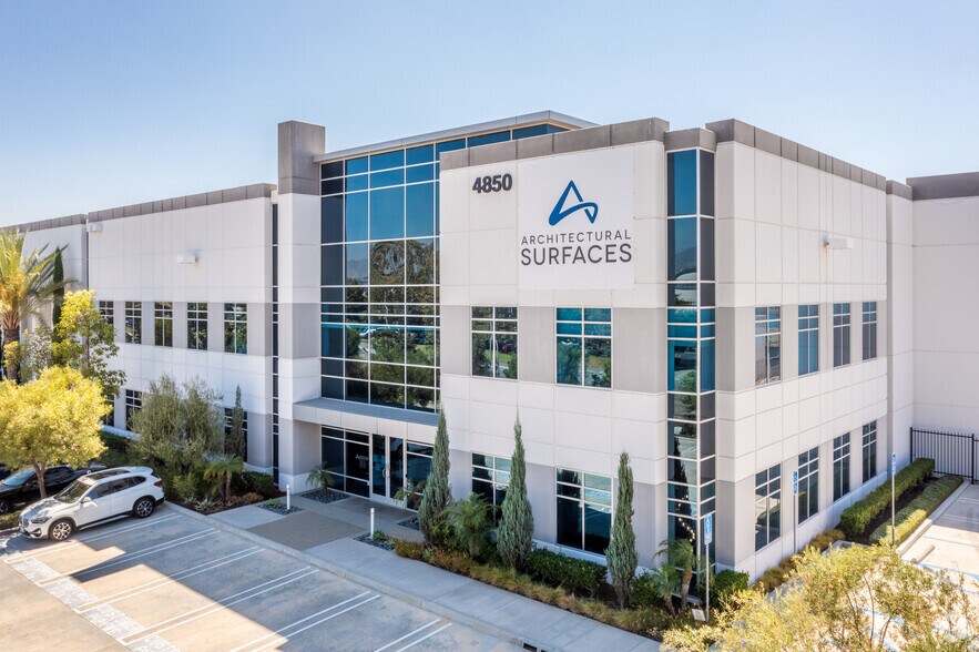 More Photos Of 4850-4852 E La Palma, Anaheim Warehouse For Lease