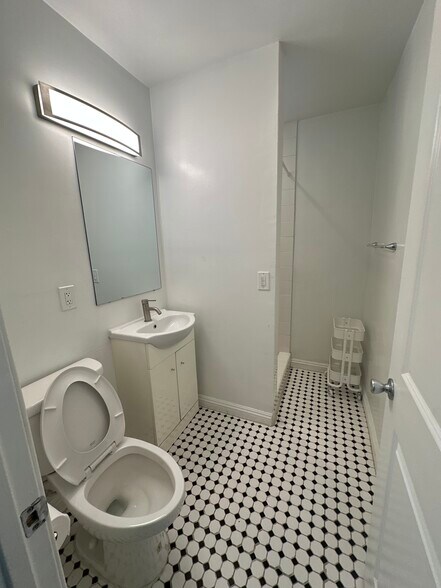 More Photos Of 1161 W 37th Dr, Los Angeles Apartments For Sale