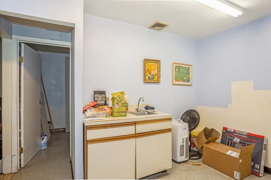 More Photos Of 626 Canal Rd, Mount Sinai Office For Lease