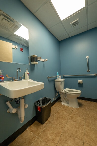 More Photos Of 24 Main St, Toms River Bank For Lease