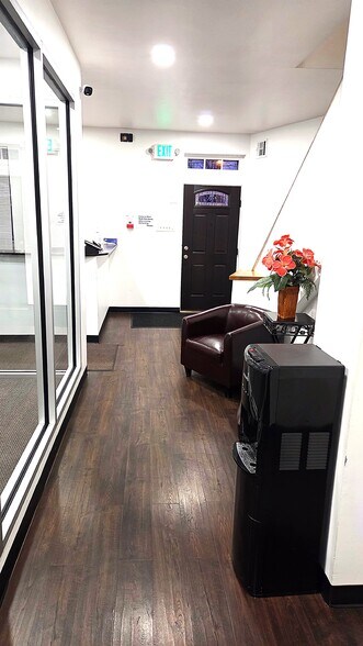 More Photos Of 2808 Douglas St NE, Washington Office For Sale