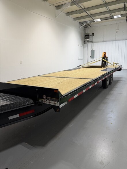 More Photos Of 500-580 Industrial Park Rd, Deep River Warehouse For Lease
