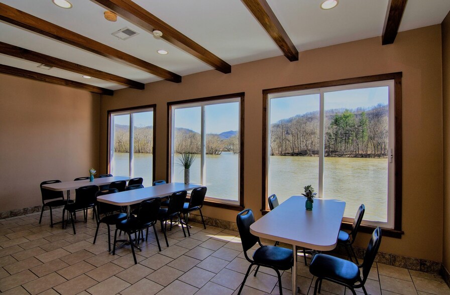 More Photos Of 846 Hinton Bypass Byp, Hinton Restaurant For Lease