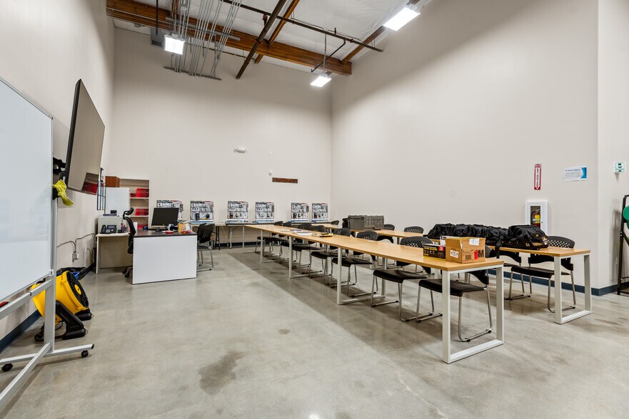 More Photos Of 1741 Fiske Pl, Oxnard Warehouse For Sale