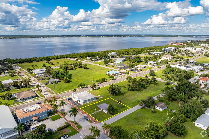 More Photos Of 404 Hargreaves Ave, Punta Gorda Office For Sale