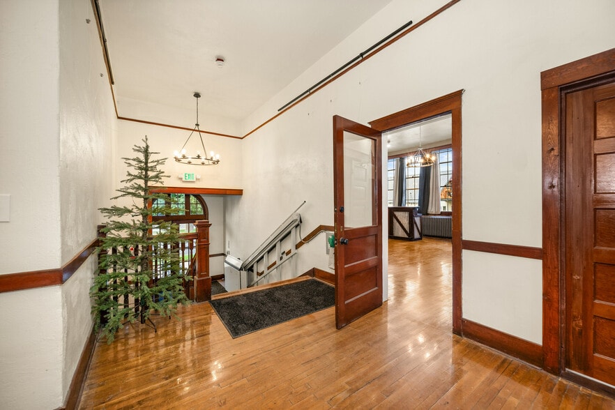 More Photos Of 508 E Main Ave, Chewelah Office For Sale