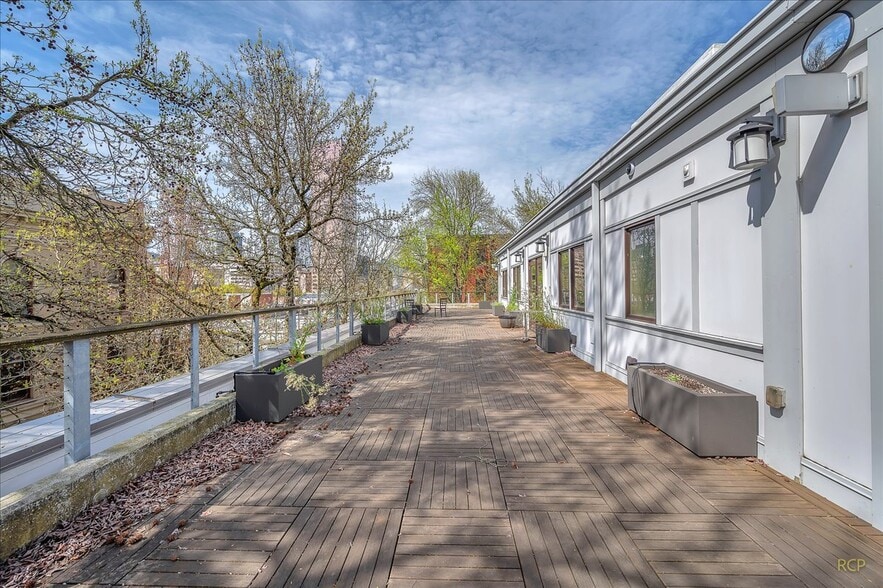 More Photos Of 75 NW Couch St, Portland Medical For Lease