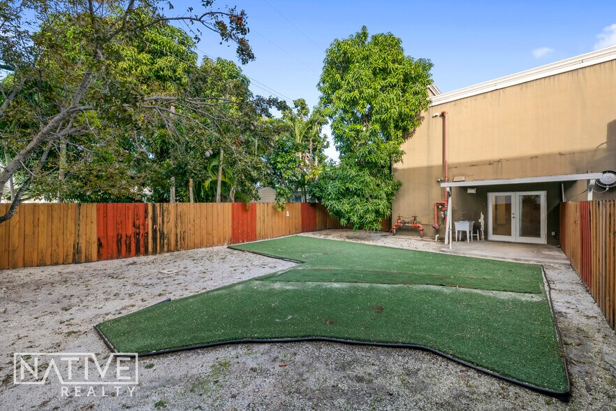 More Photos Of 311-313 E Hallandale Beach Blvd, Hallandale Beach Freestanding For Lease