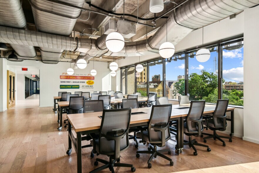 More Photos Of 711 Navarro St, San Antonio Office For Lease