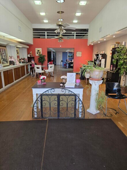 More Photos Of 317 D St, Marysville Storefront Retail Office For Sale