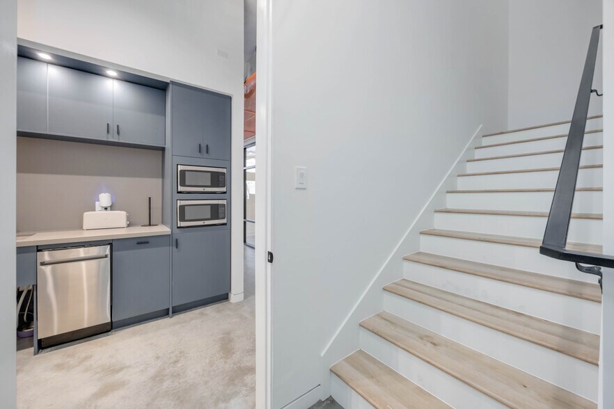 More Photos Of 5214 Harrisburg Blvd, Houston Office For Lease