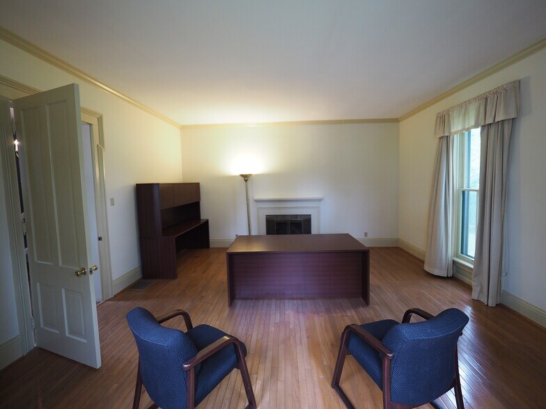 More Photos Of 12921 W US Highway 42, Prospect Medical For Lease