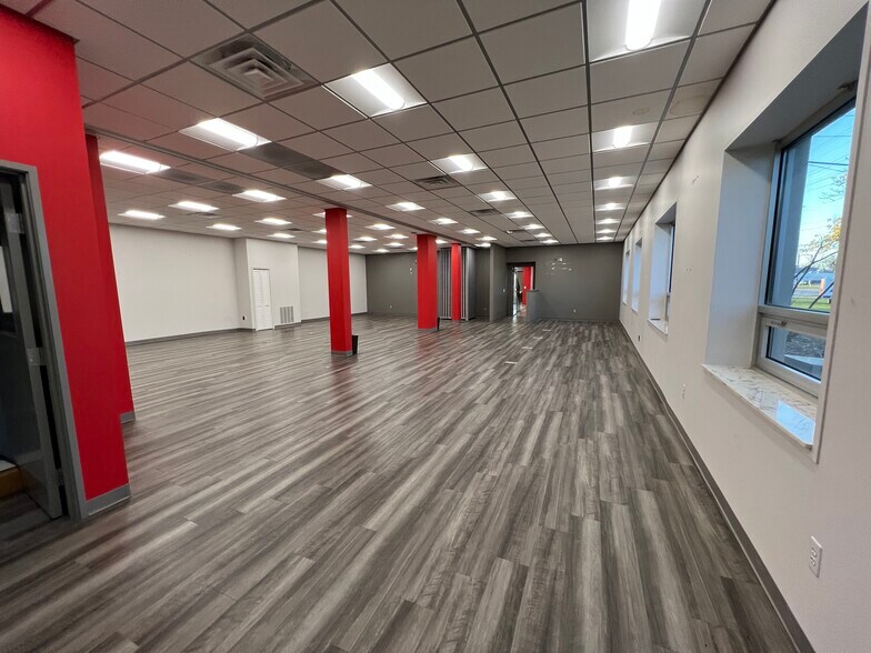 More Photos Of 11530 Stephens Rd, Warren Warehouse For Lease