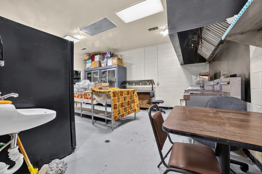 More Photos Of 1030 Dry Branch Rd, Hopkins General Retail For Sale