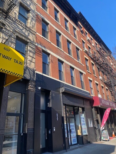 More Photos Of 659 Tenth Ave, New York Apartments For Lease