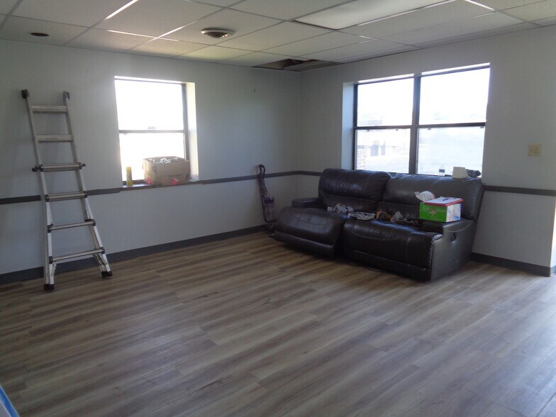 More Photos Of 3916 S Lynn Ct, Independence Medical For Lease