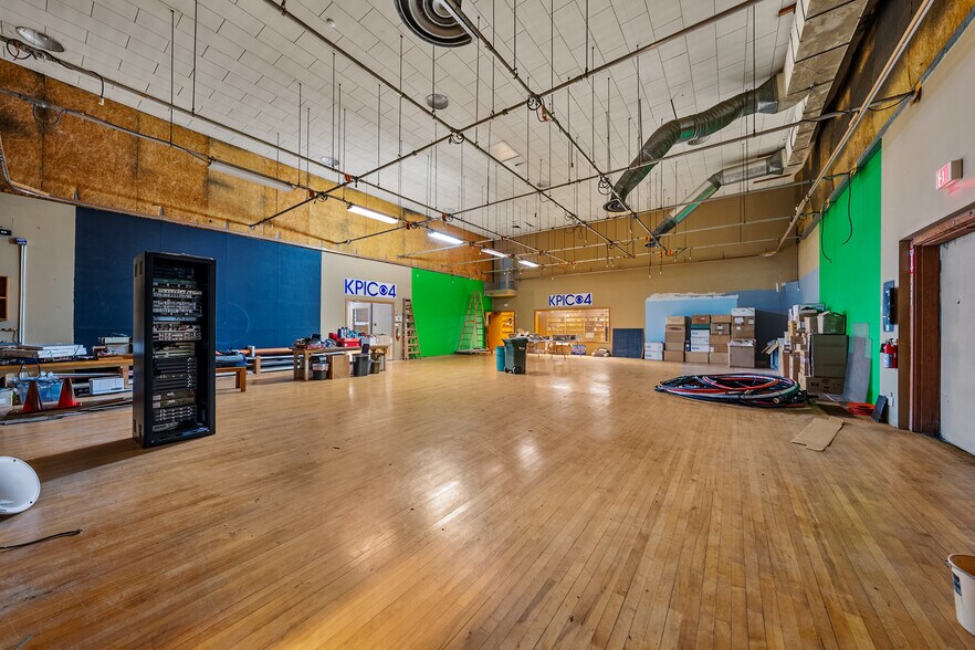 More Photos Of 655 W Umpqua St, Roseburg Radio TVTransmission Facilities For Sale