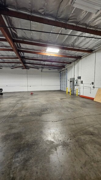 More Photos Of 8829 Shirley Ave, Northridge Warehouse For Lease