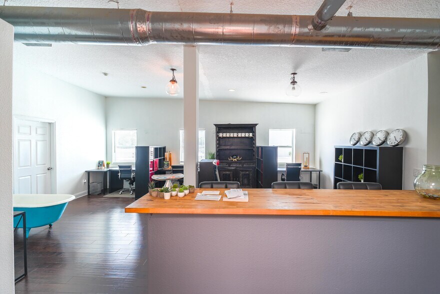 More Photos Of 2529 Central Ave, Saint Petersburg Coworking Space