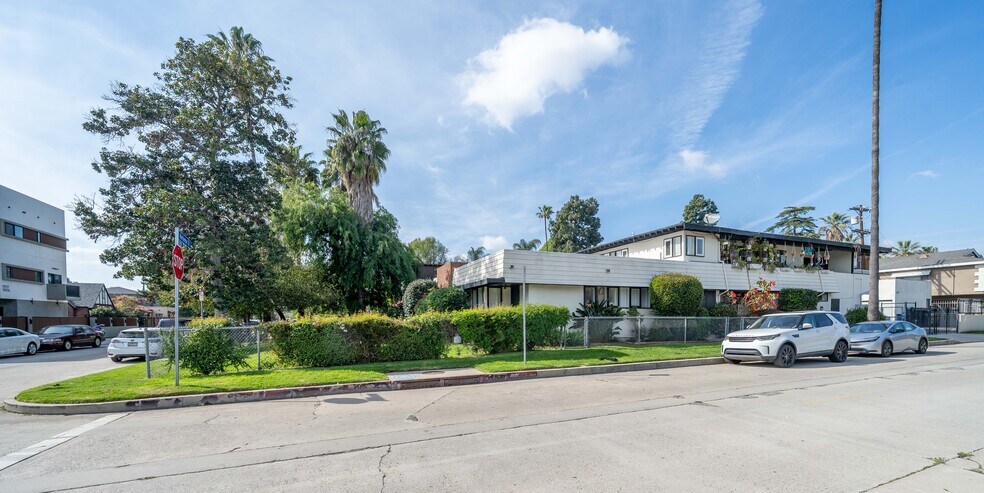 Primary Photo Of 11001 Hortense St, West Toluca Lake Apartments For Sale