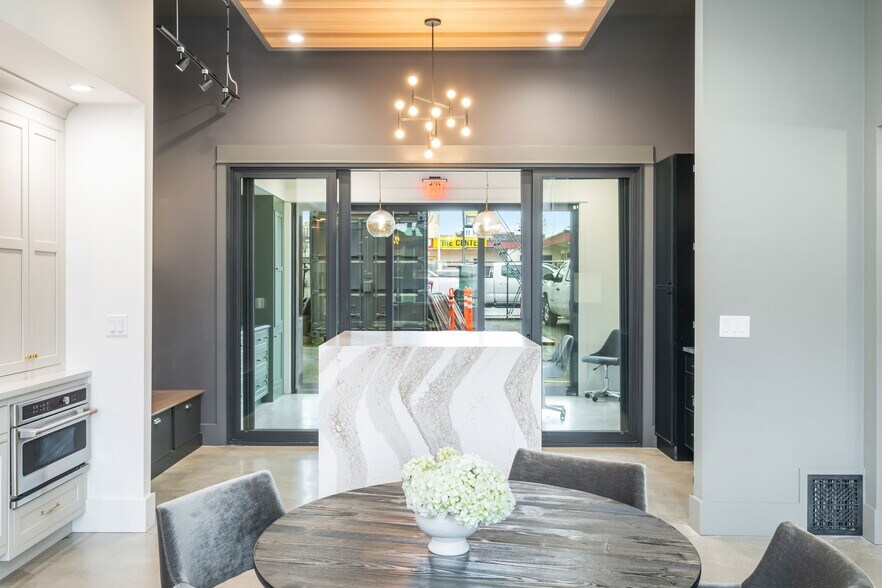 More Photos Of 1464 49th St NW, Seattle Office For Sale