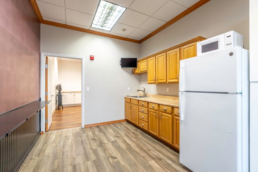 More Photos Of 1321-1325 Aaron Dr, Richland Storefront Retail Office For Lease