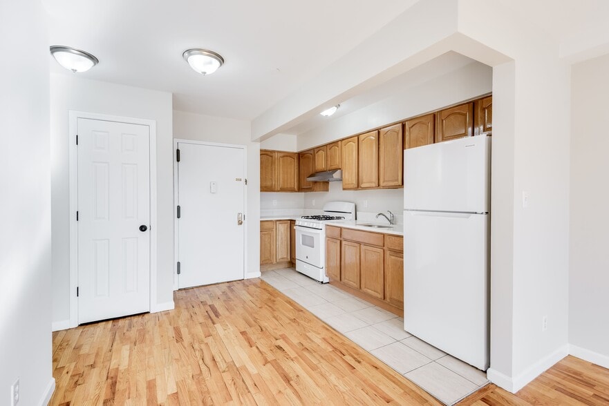 More Photos Of 10430 39th Ave, Corona Apartments For Sale